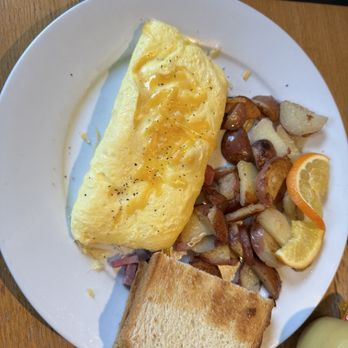 42nd Street Cafe & Bistro - Ham and cheese omelette - New American Near Me - Seaview, Washington 42nd Street Cafe & Bistro - Ham and cheese omelette - New American Near Me - Seaview, Washington