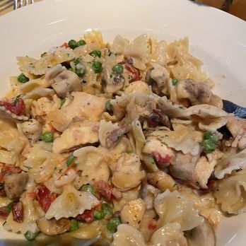 The Cheesecake Factory - Farfalle with chicken, mushrooms, caramelized onions, peas, pancetta, and roasted garlic cream sauce - Desserts Near Me - Oak Brook, Illinois The Cheesecake Factory - Farfalle with chicken, mushrooms, caramelized onions, peas, pancetta, and roasted garlic cream sauce - Desserts Near Me - Oak Brook, Illinois