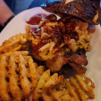 Pints - Sports Bars Near Me - Elmhurst, Illinois