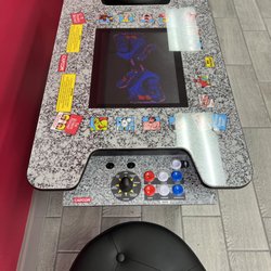 Rolling Smoke Express - Head to head Street Fighter Arcade machine . Hang out with us !