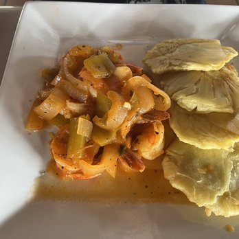 Lucio's - Camarones con tostones de pana - Puerto Rican Near Me - Cidra, Puerto Rico
