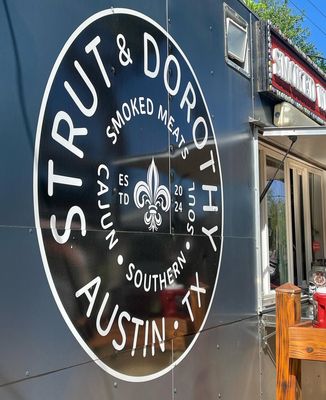 Strut & Dorothy by null