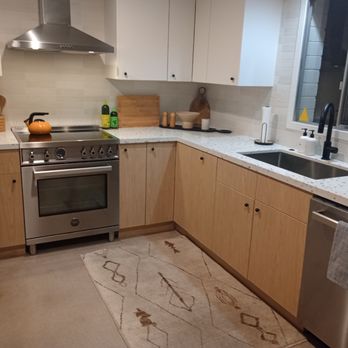 Let's Shine Cleaning - Kitchen all set for the next guests. - Home Cleaning Near Me Let's Shine Cleaning - Kitchen all set for the next guests. - Home Cleaning Near Me