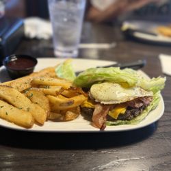 Royal Red Robin with lettuce and garlic fries