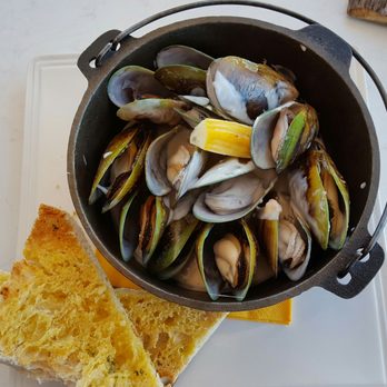 The Thirsty Weta - Green mussles with coconut milk - Wine Bars Near Me - Otorohanga, WKO The Thirsty Weta - Green mussles with coconut milk - Wine Bars Near Me - Otorohanga, WKO