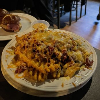 Red Rock Tavern - Irish nachos w thousand island dressing - American Near Me - Hartford, Connecticut Red Rock Tavern - Irish nachos w thousand island dressing - American Near Me - Hartford, Connecticut