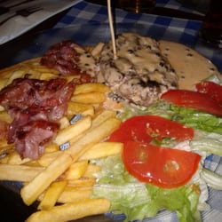Sinclair Scottish Pub - Hamburger di chianina con bacon e patatine