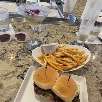 Tommy Bahama - Happy hour - Seafood Near Me - Kihei, Hawaii