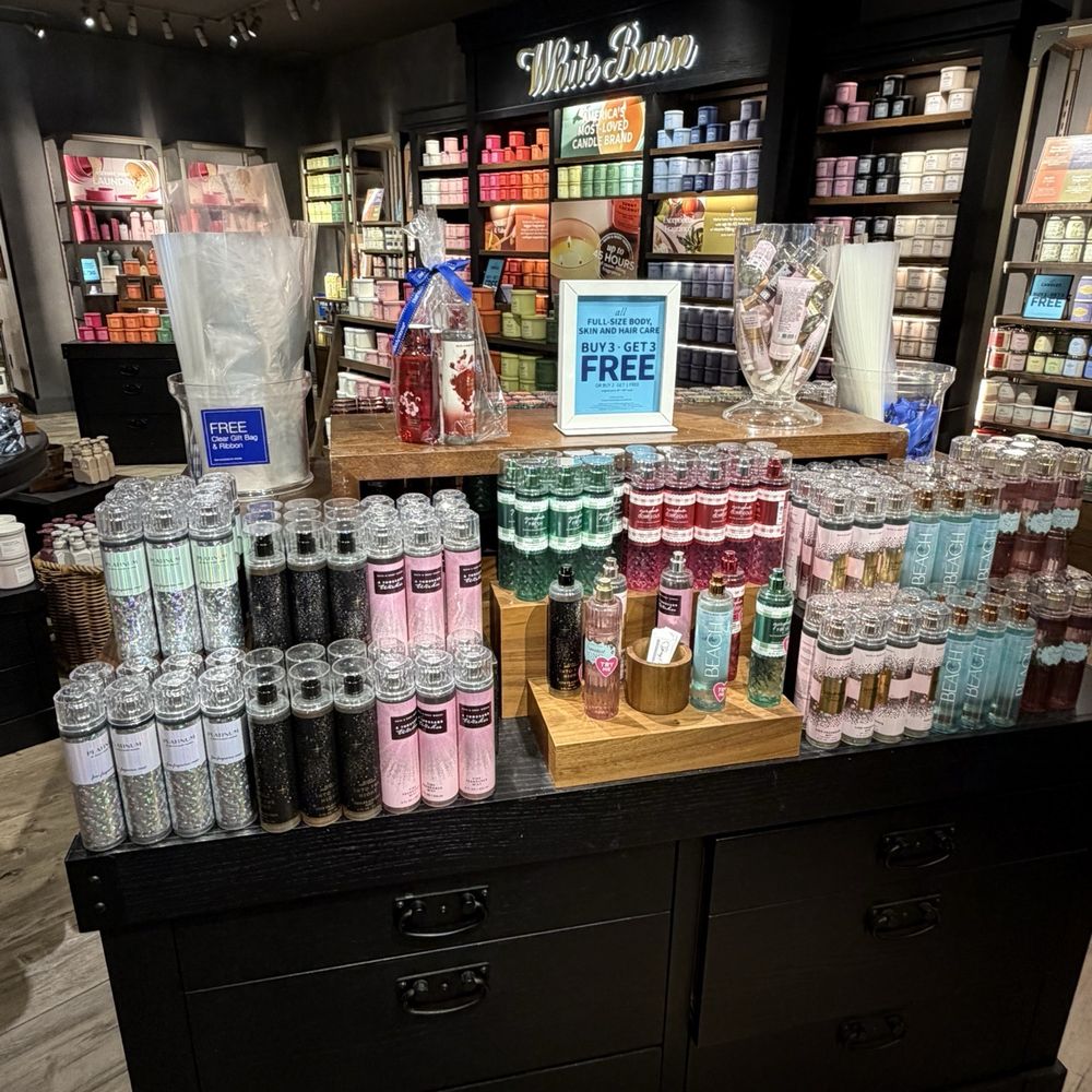 Bath & Body Works - It's a fun place to photograph here. Not hard to get good photos! - Cosmetics & Beauty Supply Near Me - Jacksonville, Florida Bath & Body Works - It's a fun place to photograph here. Not hard to get good photos! - Cosmetics & Beauty Supply Near Me - Jacksonville, Florida