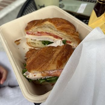 Porto's Bakery & Cafe - Bakeries Near Me - Glendale, California Porto's Bakery & Cafe - Bakeries Near Me - Glendale, California
