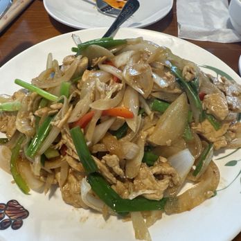 Ping's Sichuan Kitchen - Timeless Mongolian Chicken with scallions - Szechuan Near Me - San Antonio, Texas