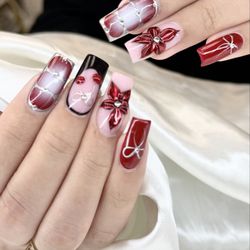Spotlight Lashes & Nails