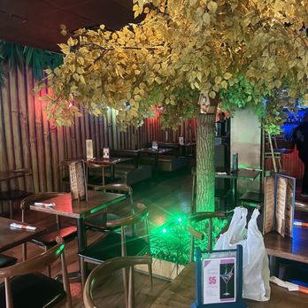 Yummy Thai - Indoor dining area - Thai Near Me - New York, New York