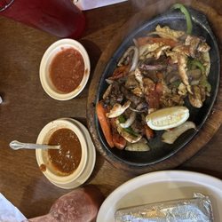 Los Pilares Mexican Restaurant - Lunch fajitas mix