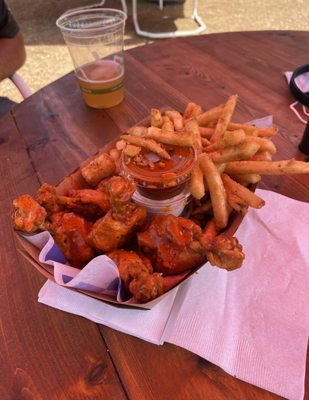 Tommy Want Wingy by null