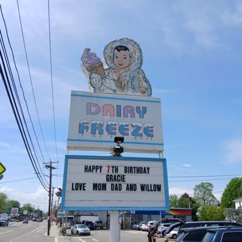 Dairy Freeze - Business sign - Ice Cream & Frozen Yogurt Near Me - Quincy, Massachusetts