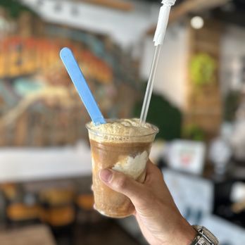 Ice & Cream Creamery - Root beer float - Ice Cream & Frozen Yogurt Near Me - Dunedin, Florida Ice & Cream Creamery - Root beer float - Ice Cream & Frozen Yogurt Near Me - Dunedin, Florida