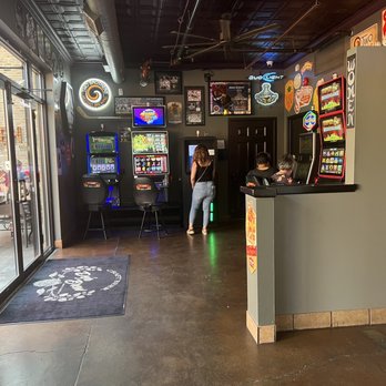 Deja Brew Bar & Grill - Gaming - Bars Near Me - Oak Lawn, Illinois