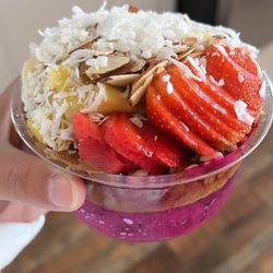 Juice n' Bowls - Pitaya Bowl build your own