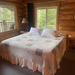 Skagway Bungalows - The Eagle cabin bed