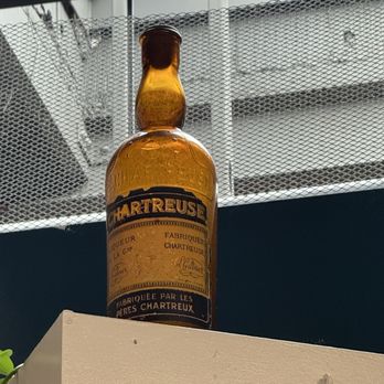 Model Citizen Cocktail - Vintage Chartreuse bottle - Bartending Schools Near Me Model Citizen Cocktail - Vintage Chartreuse bottle - Bartending Schools Near Me