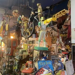 L I Antiques Center