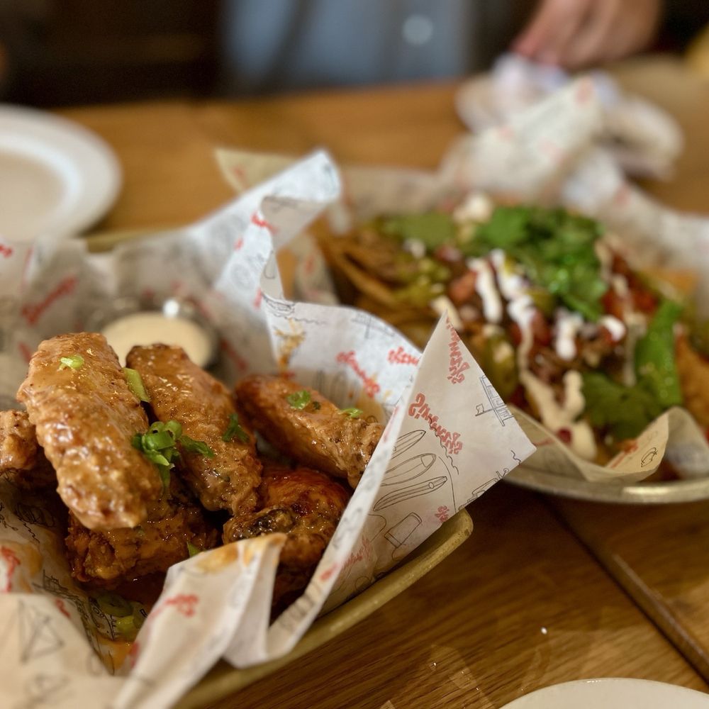 Simmzy's - 15 Minute Wings - American Near Me - Manhattan Beach, California