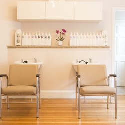 Inde Salon and Skin Care - Shampoo area