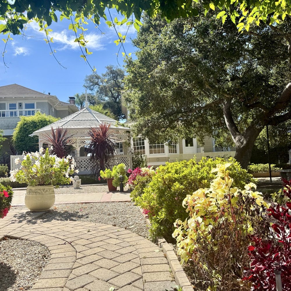 Cheshire Cat Inn - Garden of Eden - Bed & Breakfast Near Me - Santa Barbara, California