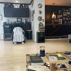 Frank E's Barbershop and Grooming Lounge
