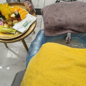 Daisy Nail Bar - Gimme Sugar Pedicure - Nail Salons Near Me - Lake Saint Louis, Missouri