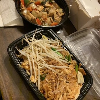 Ma Kin - Pad Thai and Spicy Basil - Thai Near Me - Middle Village, New York