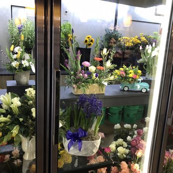 George Thomas Florist - Their assortment of fresh flowers - Florists Near Me - Indianapolis, Indiana George Thomas Florist - Their assortment of fresh flowers - Florists Near Me - Indianapolis, Indiana