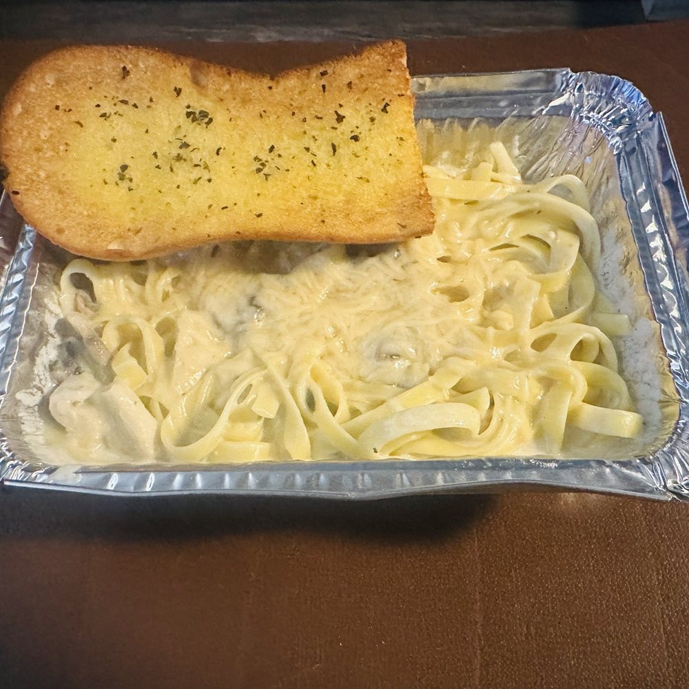 Castello Pizza and Pasta - Chicken Fettuccini - Pizza Near Me - Seattle, Washington Castello Pizza and Pasta - Chicken Fettuccini - Pizza Near Me - Seattle, Washington