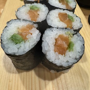 Izakaya Tenkichi - Salmon avocado roll - Japanese Near Me - Honolulu, Hawaii Izakaya Tenkichi - Salmon avocado roll - Japanese Near Me - Honolulu, Hawaii