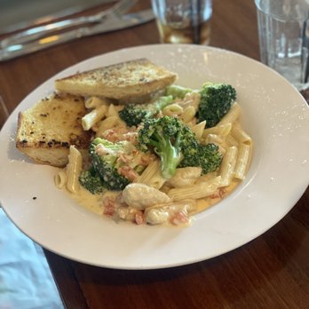 Tides Restaurant & Pub - Chicken broccoli Alfredo - Seafood Near Me - Nahant, Massachusetts Tides Restaurant & Pub - Chicken broccoli Alfredo - Seafood Near Me - Nahant, Massachusetts
