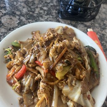 Thai Chili - Drunken noodles with chicken - Thai Near Me - Lumberton, North Carolina Thai Chili - Drunken noodles with chicken - Thai Near Me - Lumberton, North Carolina