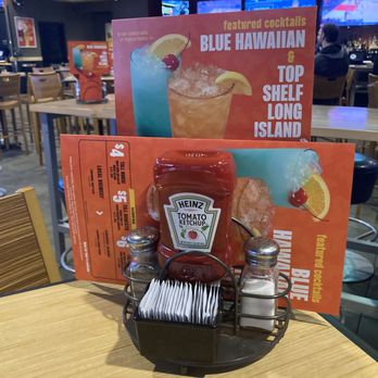 Buffalo Wild Wings - Waiting for a server... - American Near Me - Roseville, Minnesota