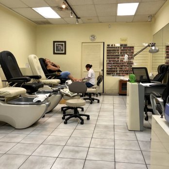 Makiki Nails - Nail Salons Near Me - Honolulu, Hawaii