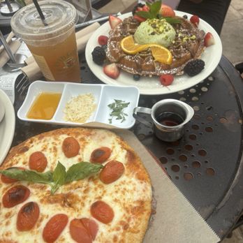 Urth Caffe - Margarita Pizza Urth Iced Tea - Coffee & Tea Near Me - Laguna Beach, California