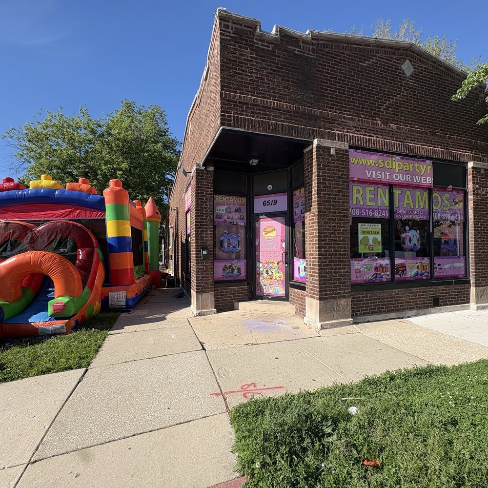 Sandra Diversiones Inflables - Outside Store Front with Large Inflatable - Bounce House Rentals Near Me - Cicero, Illinois