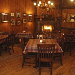 East Shore Smoke House - East Shore Smoke House -- Dining Room