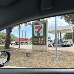 7-Eleven - Gas price