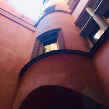 Les Traboules du Vieux Lyon - Landmarks & Historical Buildings Near Me - Lyon, 69