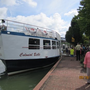 Colonial Belle - Getting ready to board. - Boating Near Me - Fairport, New York