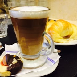 De Pan & Cia - Algo básico pero necesario, buena variedad de café para poder bajar las cosas dulces.