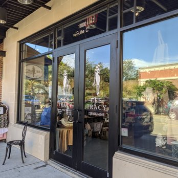 Lee Tracy - Lee Tracy, Ocean Springs MS - Women's Clothing Near Me - Ocean Springs, Mississippi