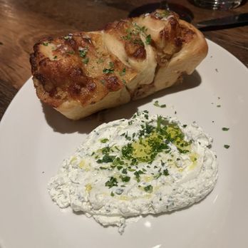 Del Mar Naples - Caramelized Onion Bread - Seafood Near Me - Naples, Florida