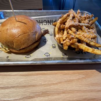 PINCHO - Bacon Me Gouda burger w Cajun fries - Kebab Near Me - Conroe, Texas