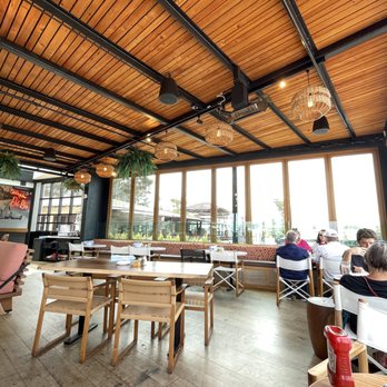 Monarch Ocean Pub - Indoor outdoor feel - Gastropubs Near Me - Del Mar, California